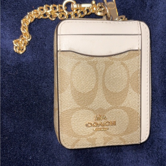 Coach Handbags - Coach Zip Card Case